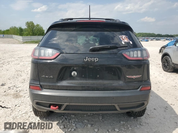 2019 Jeep Cherokee Trailhawk z VIN 1C4PJMBX2KD328612, wystawiony jako Copart lot #56859655 z przebiegiem 137 765 mil mil oraz Czysty tytuł • Clean title. Historia ofert i sprzedaży dostępna na DreamBid. Obrazek 6.