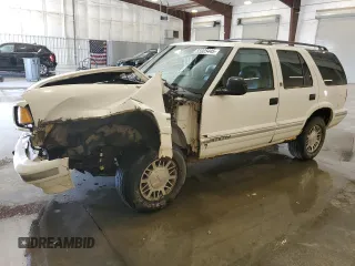 1997 GMC Jimmy SLS z VIN 1GKDT13W8V2548861, wystawiony jako Copart lot #55925445 z przebiegiem 135 549 mil mil oraz Szkody całkowita. Historia ofert i sprzedaży dostępna na DreamBid. Obrazek 1.