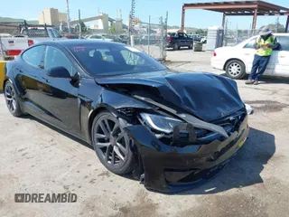2022 Tesla Model S Plaid with VIN 5YJSA1E61NF483354, listed as a IAAI auction lot 41973636 with 32,541 mi miles and . Bid and sale history available at carsss.com. Image 1.