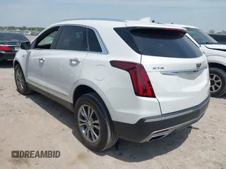 2021 Cadillac XT5 FWD Premium Luxury z VIN 1GYKNCR42MZ174309, wystawiony jako IAAI lot #42051341 z przebiegiem 75 544 mil mil oraz . Historia ofert i sprzedaży dostępna na DreamBid. Obrazek 3.