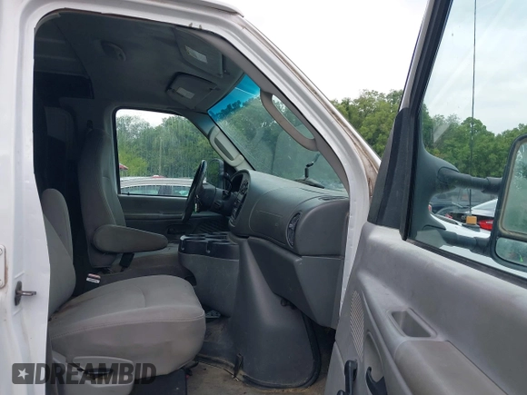 2007 Ford Econoline Cargo Commercial with VIN 1FTNE24L17DA50691, listed as a IAAI auction lot 42754142 with 213,906 mi miles and . Bid and sale history available at DreamBid. Image 5.