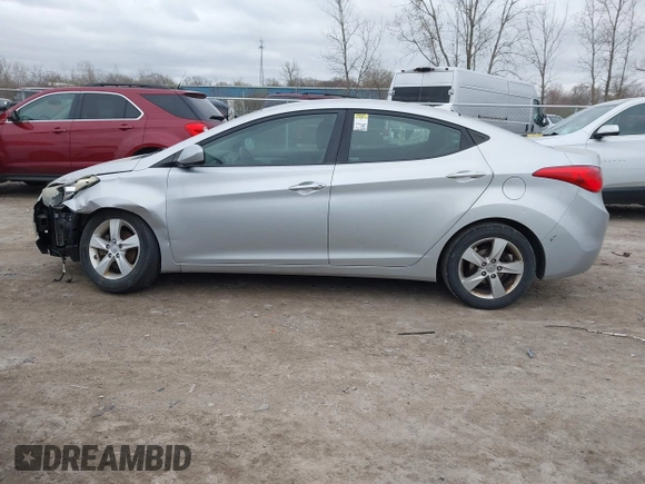 2013 Hyundai Elantra GLS z VIN 5NPDH4AE8DH274678, wystawiony jako IAAI lot #42038774 z przebiegiem 171 504 mil mil oraz . Historia ofert i sprzedaży dostępna na DreamBid. Obrazek 14.