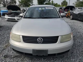 2000 Volkswagen Passat z VIN WVWNA23B6YE238932, wystawiony jako Copart lot #59837575 z przebiegiem 151 157 mil mil oraz Szkoda całkowita • Salvage title. Historia ofert i sprzedaży dostępna na DreamBid. Obrazek 5.
