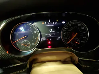2020 Bentley Bentayga V8 z VIN SJAAM2ZV9LC031383, wystawiony jako Copart lot #74666394 z przebiegiem 30 830 mil mil oraz Szkoda całkowita • Salvage title. Historia ofert i sprzedaży dostępna na DreamBid. Obrazek 6.