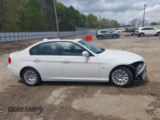 2009 BMW 3 Series 328i with VIN WBAPH77559NL83531, listed as a IAAI auction lot 41968727 with 159,755 mi miles. Bid and sale history available at carsss.com. Image 14.