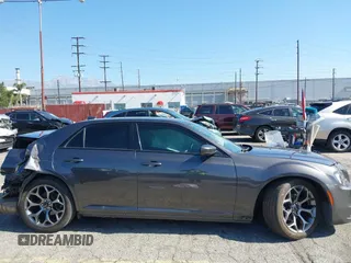2015 Chrysler 300 S z VIN 2C3CCABGXFH894103, wystawiony jako IAAI lot #42197226 z przebiegiem 99 489 mil mil oraz . Historia ofert i sprzedaży dostępna na DreamBid. Obrazek 12.