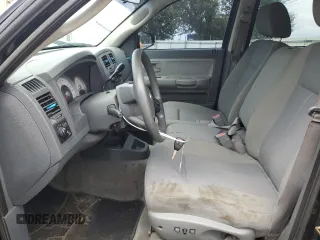 2006 Dodge Dakota SLT z VIN 1D7HW48N56S641575, wystawiony jako Copart lot #60141125 z przebiegiem 135 482 mil mil oraz Szkoda całkowita • Salvage title. Historia ofert i sprzedaży dostępna na DreamBid. Obrazek 7.