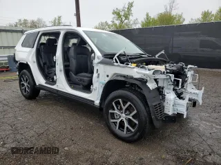 2023 Jeep Grand Cherokee Limited z VIN 1C4RJKBG3P8751891, wystawiony jako Copart lot #55732425 z przebiegiem Nie podano mil oraz Nie do naprawy • Non repairable. Historia ofert i sprzedaży dostępna na DreamBid. Obrazek 4.