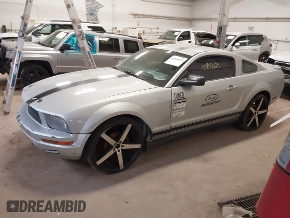 2007 Ford Mustang Deluxe with VIN 1ZVFT80N275299092, listed as a IAAI auction lot 41843625 with 176,599 mi miles. Bid and sale history available at carsss.com. Image 2.