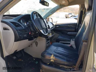 2014 Chrysler Town & Country Touring with VIN 2C4RC1BG4ER158739, listed as a IAAI auction lot 40970547 with 179,456 mi miles. Bid and sale history available at carsss.com. Image 5.
