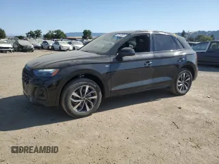 2024 Audi Q5 S line Premium z VIN WA1GAAFY2R2106735, wystawiony jako Copart lot #56316295 z przebiegiem 3371 mil mil oraz Szkody całkowita. Historia ofert i sprzedaży dostępna na DreamBid. Obrazek 1.