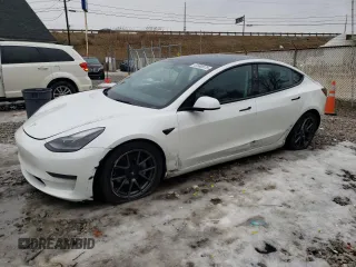 2022 Tesla Model 3 z VIN 5YJ3E1EAXNF118748, wystawiony jako Copart lot #43690075 z przebiegiem 52 494 mil mil oraz Szkoda całkowita • Salvage title. Historia ofert i sprzedaży dostępna na DreamBid. Obrazek 1.