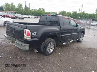 2007 Mitsubishi Raider LS z VIN 1Z7HT28K77S161721, wystawiony jako IAAI lot #42371688 z przebiegiem 130 815 mil mil oraz . Historia ofert i sprzedaży dostępna na DreamBid. Obrazek 4.