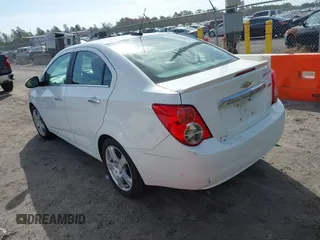 2016 Chevrolet Sonic LTZ z VIN 1G1JE5SBXG4160349, wystawiony jako IAAI lot #41725051 z przebiegiem 115 882 mil mil oraz . Historia ofert i sprzedaży dostępna na DreamBid. Obrazek 3.