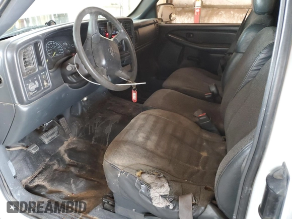2000 Chevrolet Silverado 1500 with VIN 2GCEC19W0Y1310868, listed as a Copart auction lot 52819815 with 348,088 mi miles and Salvage Title. Bid and sale history available at DreamBid. Image 7.