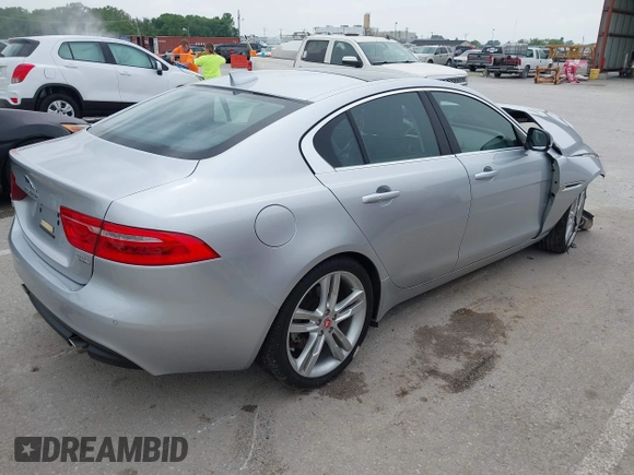 2017 Jaguar XE 35t Prestige z VIN SAJAK4BV2HA963732, wystawiony jako IAAI lot #42275319 z przebiegiem 32 600 mil mil oraz . Historia ofert i sprzedaży dostępna na DreamBid. Obrazek 4.