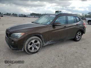2013 BMW X1 28i z VIN WBAVM1C57DVW42700, wystawiony jako Copart lot #68248284 z przebiegiem 156 908 mil mil oraz Szkoda całkowita • Salvage title. Historia ofert i sprzedaży dostępna na DreamBid. Obrazek 1.