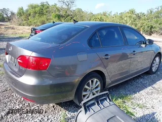 2012 Volkswagen Jetta SE с VIN 3VWDX7AJ3CM327942, выставлен на аукционе IAAI как лот 42146409 с пробегом 165 734 миль миль и . История ставок и продаж доступна на DreamBid. Изображение 4.