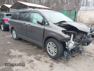 2016 Toyota Sienna XLE with VIN 5TDYK3DC7GS729154, listed as a IAAI auction lot 41558446 with 168,847 mi miles. Bid and sale history available at carsss.com. Image 1.