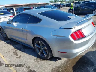 2015 Ford Mustang V6 z VIN 1FA6P8AM8F5369227, wystawiony jako IAAI lot #42607851 z przebiegiem 135 428 mil mil oraz . Historia ofert i sprzedaży dostępna na DreamBid. Obrazek 3.