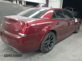 2019 Chrysler 300 Touring z VIN 2C3CCAAG8KH728870, wystawiony jako IAAI lot #42058294 z przebiegiem 40 671 mil mil oraz . Historia ofert i sprzedaży dostępna na DreamBid. Obrazek 4.