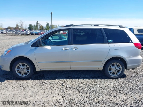 2004 Toyota Sienna LE with VIN 5TDBA23C64S006444, listed as a IAAI auction lot 41885031 with 204,845 mi miles. Bid and sale history available at carsss.com. Image 14.