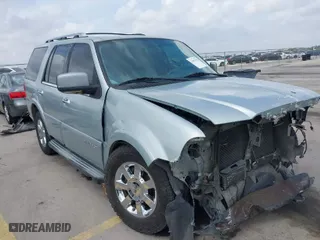 2005 Lincoln Navigator Luxury with VIN 5LMFU27505LJ13960, listed as a IAAI auction lot 41893770 with 1 mi miles. Bid and sale history available at carsss.com. Image 1.