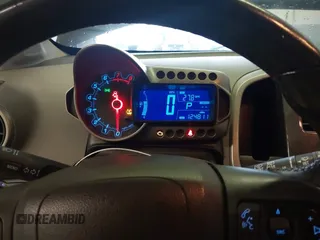 2016 Chevrolet Sonic LTZ z VIN 1G1JE6SB3G4150803, wystawiony jako IAAI lot #42007951 z przebiegiem 124 811 mil mil oraz . Historia ofert i sprzedaży dostępna na DreamBid. Obrazek 7.
