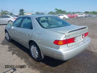 2000 Toyota Camry CE z VIN JT2BG22K6Y0433633, wystawiony jako IAAI lot #42409568 z przebiegiem 119 672 mil mil oraz . Historia ofert i sprzedaży dostępna na DreamBid. Obrazek 3.