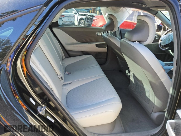 2023 Hyundai Ioniq 6 SEL z VIN KMHM34AA5PA046155, wystawiony jako Copart lot #46656865 z przebiegiem Nie podano mil oraz Czysty tytuł • Clean title. Historia ofert i sprzedaży dostępna na DreamBid. Obrazek 10.