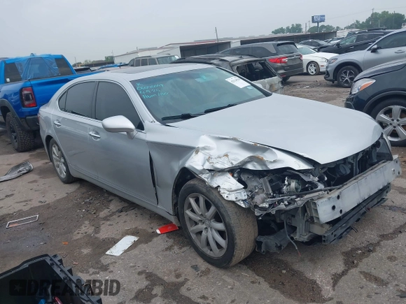 2007 Lexus LS 460 L z VIN JTHGL46F375014513, wystawiony jako IAAI lot #42124510 z przebiegiem Nie podano mil oraz . Historia ofert i sprzedaży dostępna na DreamBid. Obrazek 1.