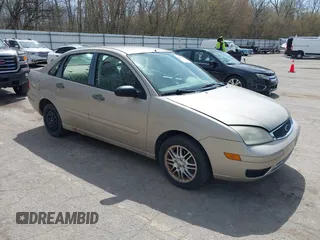 2007 Ford Focus S with VIN 1FAFP34N17W103292, listed as a IAAI auction lot 42093567 with 126,183 mi miles. Bid and sale history available at carsss.com. Image 1.