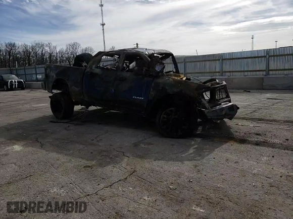 2022 Ram 2500 Tradesman z VIN 3C6UR5CJ5NG366667, wystawiony jako Copart lot #49241395 z przebiegiem Nie podano mil oraz Nie do naprawy • Non repairable. Historia ofert i sprzedaży dostępna na DreamBid. Obrazek 11.