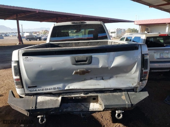 2011 Chevrolet Silverado 1500 LT with VIN 1GCRCSE09BZ423063, listed as a IAAI auction lot 41486593 with 390,292 mi miles. Bid and sale history available at carsss.com. Image 16.