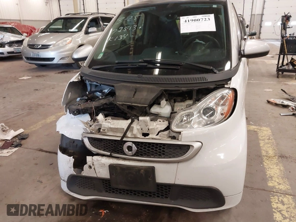 2015 Smart fortwo Passion with VIN WMEEJ3BA1FK805997, listed as a IAAI auction lot 41900723 with 102,185 mi miles. Bid and sale history available at carsss.com. Image 13.