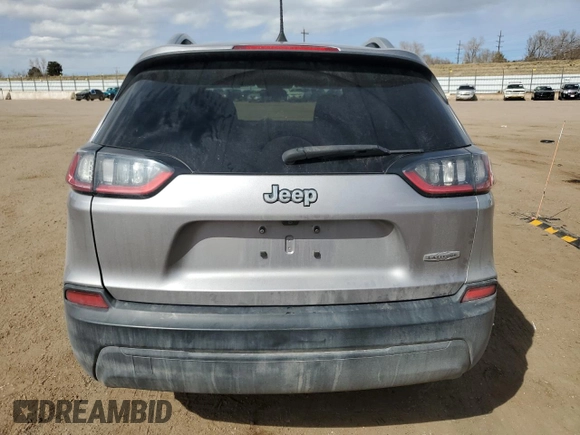 2019 Jeep Cherokee Latitude z VIN 1C4PJLCBXKD204746, wystawiony jako Copart lot #50268185 z przebiegiem 90 796 mil mil oraz Szkoda całkowita • Salvage title. Historia ofert i sprzedaży dostępna na DreamBid. Obrazek 6.