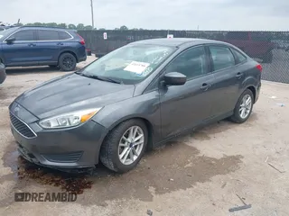 2018 Ford Focus SE z VIN 1FADP3F23JL321768, wystawiony jako IAAI lot #42415788 z przebiegiem 124 126 mil mil oraz . Historia ofert i sprzedaży dostępna na DreamBid. Obrazek 2.