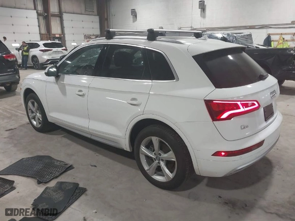 2020 Audi Q5 Premium with VIN WA1ANAFY1L2028384, listed as a IAAI auction lot 41834207 with 20,008 mi miles. Bid and sale history available at carsss.com. Image 3.