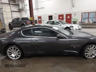 2009 Maserati GranTurismo с VIN ZAMKL45A790048595, выставлен на аукционе IAAI как лот 42094483 с пробегом 62 735 миль миль и . История ставок и продаж доступна на DreamBid. Изображение 14.