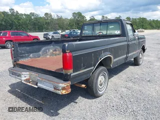 1989 Ford F-150 with VIN 2FTEF14N0KCA90438, listed as a IAAI auction lot 42448592 with 40,038 mi miles and . Bid and sale history available at DreamBid. Image 4.