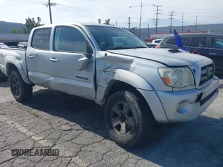 2007 Toyota Tacoma PreRunner z VIN 5TEJU62N77Z431868, wystawiony jako IAAI lot #42290897 z przebiegiem 453 395 mil mil oraz . Historia ofert i sprzedaży dostępna na DreamBid. Obrazek 1.