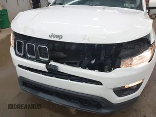 2019 Jeep Compass Latitude with VIN 3C4NJCBB8KT685910, listed as a IAAI auction lot 42423224 with 70,236 mi miles and . Bid and sale history available at DreamBid. Image 6.