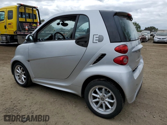 2016 Smart fortwo Passion z VIN WMEEJ9AA0GK843193, wystawiony jako Copart lot #54795875 z przebiegiem 23 136 mil mil oraz Czysty tytuł • Clean title. Historia ofert i sprzedaży dostępna na DreamBid. Obrazek 2.