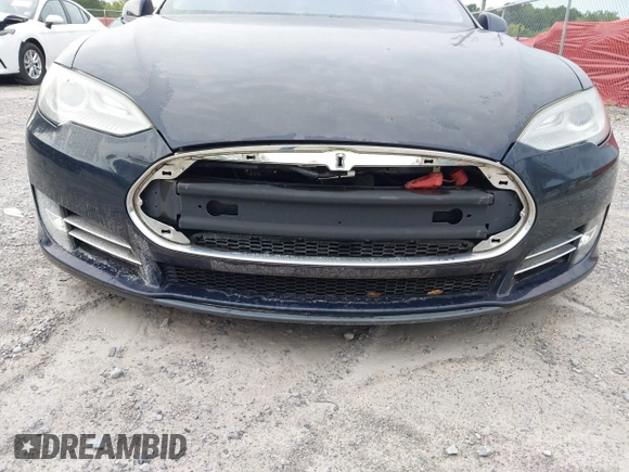 2013 Tesla Model S Performance с VIN 5YJSA1DP3DFP06177, выставлен на аукционе IAAI как лот 42675354 с пробегом 95 143 миль миль и . История ставок и продаж доступна на DreamBid. Изображение 6.