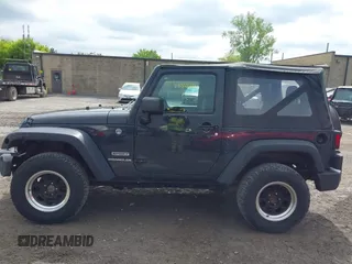 2017 Jeep Wrangler Sport z VIN 1C4AJWAG0HL754381, wystawiony jako IAAI lot #42366858 z przebiegiem 35 760 mil mil oraz . Historia ofert i sprzedaży dostępna na DreamBid. Obrazek 14.