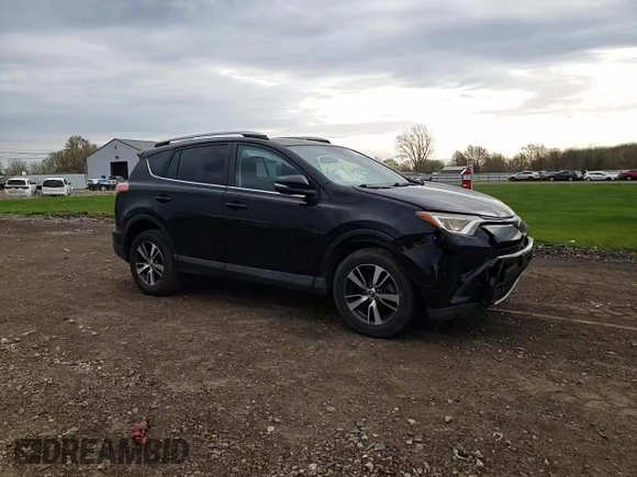 2018 Toyota RAV4 XLE z VIN 2T3WFREV8JW475748, wystawiony jako Copart lot #53929845 z przebiegiem 141 438 mil mil oraz Szkoda całkowita • Salvage title. Historia ofert i sprzedaży dostępna na DreamBid. Obrazek 14.