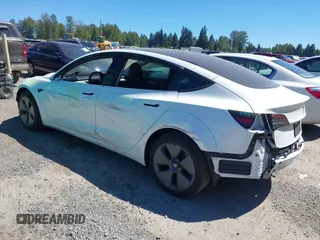 2023 Tesla Model 3 z VIN 5YJ3E1EA7PF611306, wystawiony jako IAAI lot #42826820 z przebiegiem 24 422 mil mil oraz . Historia ofert i sprzedaży dostępna na DreamBid. Obrazek 3.