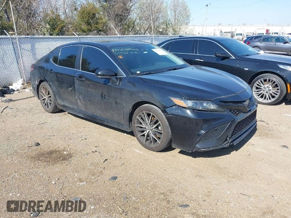 2021 Toyota Camry SE Nightshade with VIN 4T1G11AK1MU579561, listed as a IAAI auction lot 41674956 with 114,648 mi miles. Bid and sale history available at carsss.com. Image 1.
