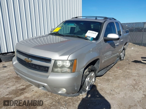 2007 Chevrolet Avalanche 3LT z VIN 3GNEC12047G179026, wystawiony jako IAAI lot #41225020 z przebiegiem 183 482 mil mil oraz . Historia ofert i sprzedaży dostępna na DreamBid. Obrazek 2.