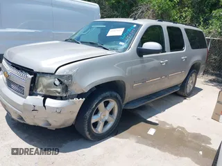 2007 Chevrolet Suburban LT with VIN 1GNFK16327J350303, listed as a IAAI auction lot 42413524 with 215,353 mi miles and . Bid and sale history available at DreamBid. Image 2.